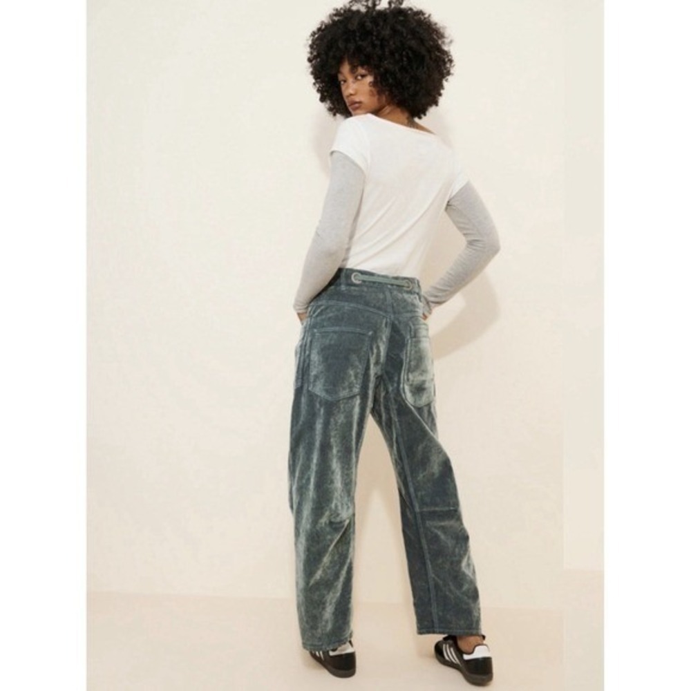 Free People Flocked Moxie Barrel Jeans Mt Green Blue Low Slung Velvet 31 NWOT - Picture 3 of 11